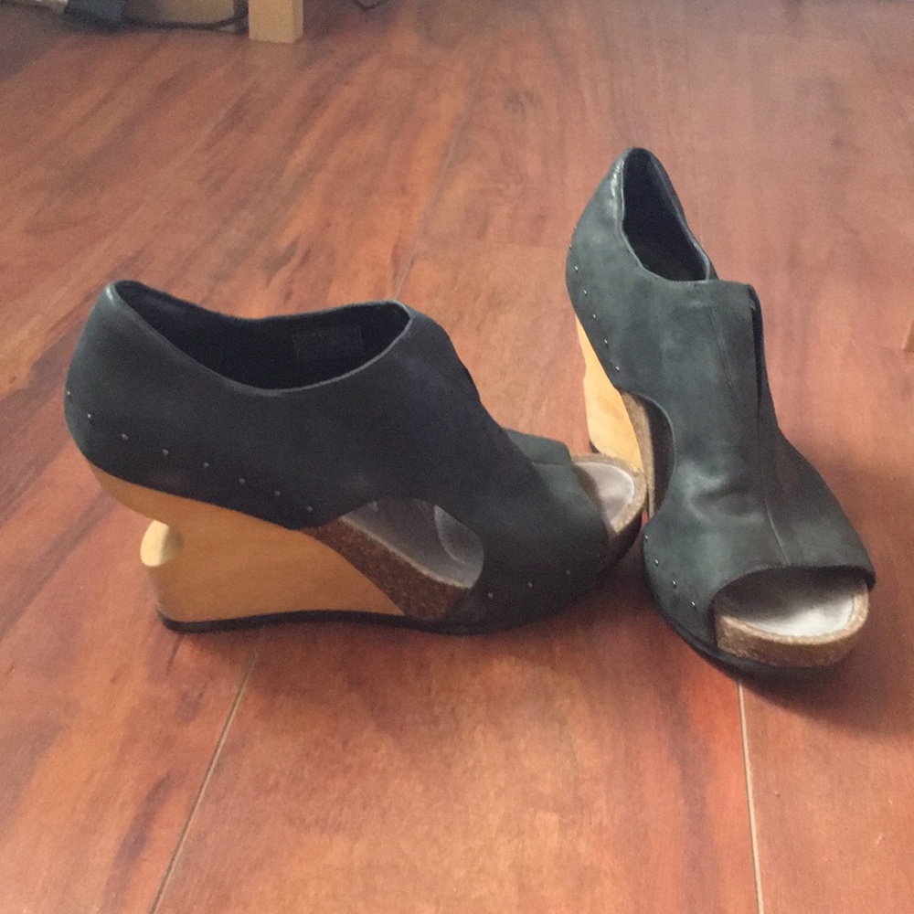 Tsubo wooden wedge heels with unique cut-out shape